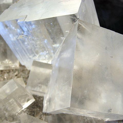 LLM-like AI predicts the structure of crystals